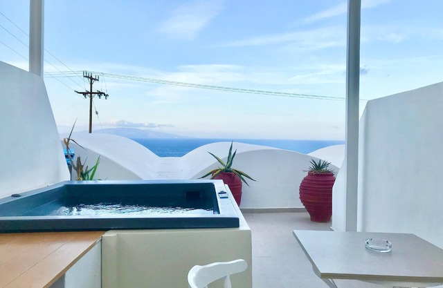 Muses Cycladic Suites - Two Level Compact Suite with Outdoor Hot tub & sea view
