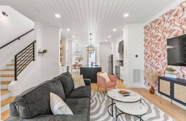 Music City Townhome, Skyline View From Rooftop, Perfect For Longer Stays