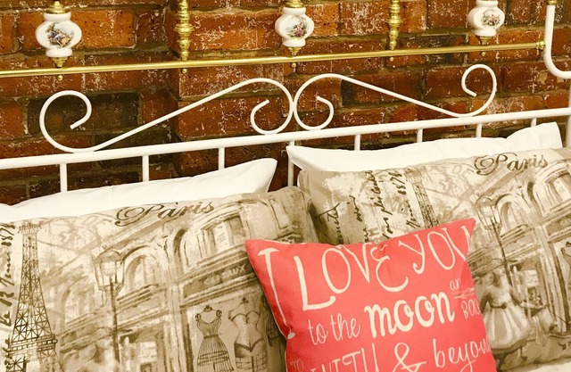 Retiro Musical Village: Paris Love Nest For Two