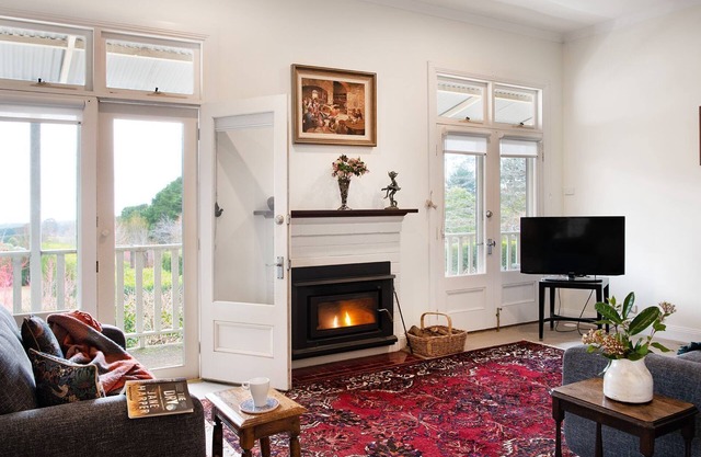 Musk Manor Cottage- gorgeous country escape set amongst beautiful gardens