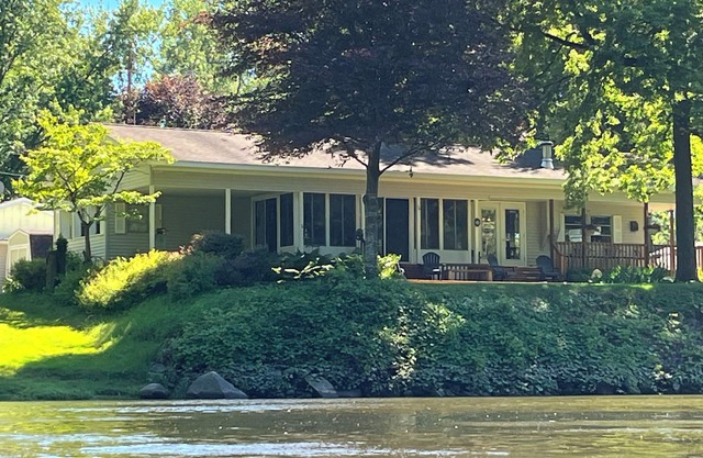 Muskegon River Cottage con lanzamiento de barco privado