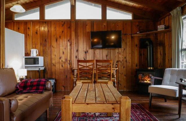 Muskoka Cabin on Little Lake Port Severn