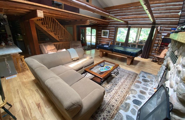 Muskoka Cabin Skating Tubing Snowshoeing Pool Table Hot Tub