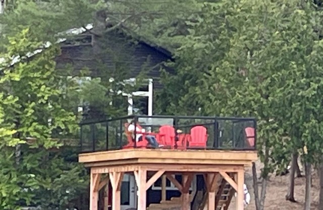 Muskoka Getaway on Peninsula Lake, Beautifully Decorated New Built Cottage