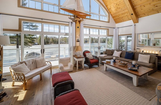 Muskoka Memories , perfect for large family , tons of outdoor toys !