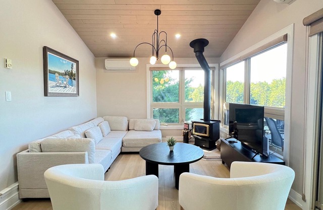 Muskoka Oak Hideaway