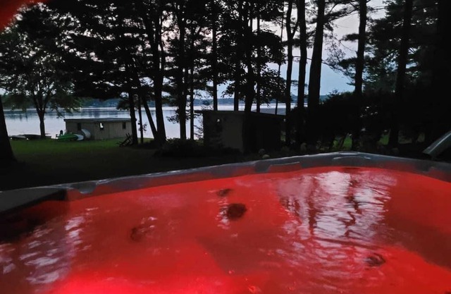 Muskoka Point Zen - Lake Beach HotTub Wifi Toys. SUMMER MINIMUM 3 Nights