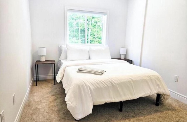 Muskoka Serenity: Your Relaxing Getaway: Sleeps 6