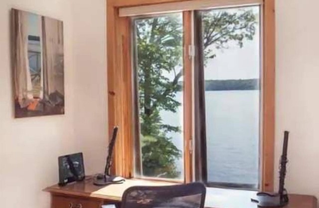 Muskoka Waterfront Lakehouse near Santa's Village Bracebridge