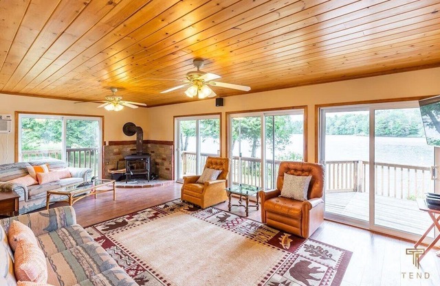 Muskoka Waterfront Cottage-Starlink-Sandy Beach