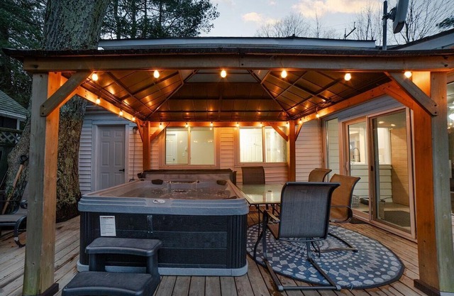Muskoka Waterfront Cottage - Moon River with HOT TUB