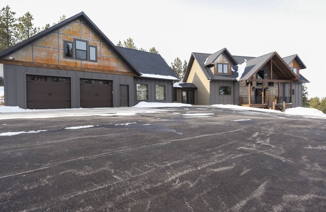 DEBE VER - 6 HAB, 4900 Sq. Ft, nueva marca Const, única en su clase, cerca de Deadwood