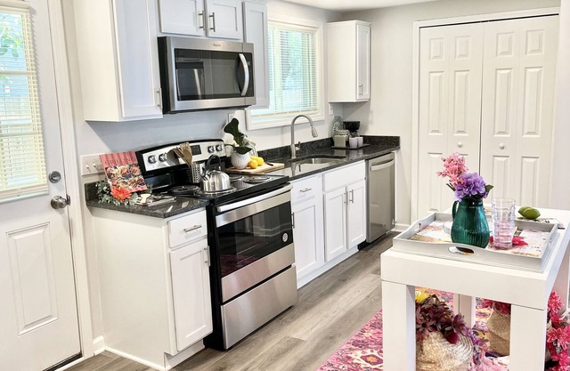 Must Stay 5BD| Full Kitchen| Roku TV| Free Wifi