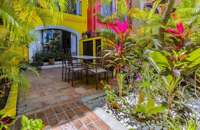3 Br Beachfront House | Marina | Pool | King Bed