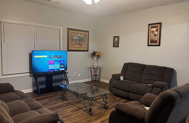 My little castle Charming 3-bedroom townhome in serene Riverdale with WiFi, AC