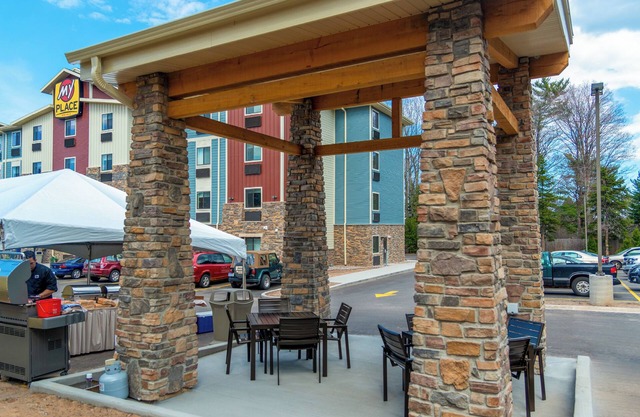 My Place Hotel - Marquette, MI