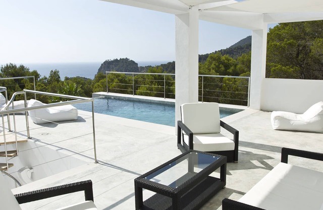 My Rental Homes - Villa Ginny with sea view and swimming pool