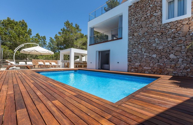 Villa en San Antonio con 6 habitaciones, capacidad 12