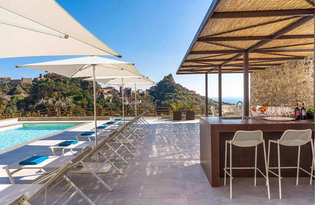 My Rental Homes - Villa Zafferano with swimming pool, terrace and sea view.
