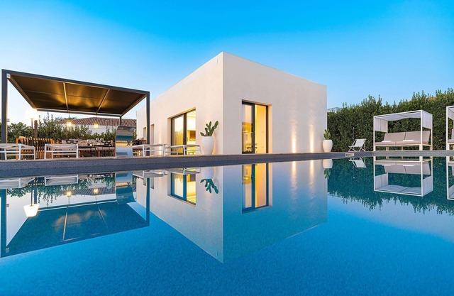My Rental Homes - Villa La Isla with salt water private pool with whirlpool