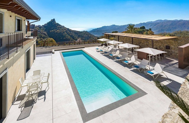 Villa en Savoca con 5 habitaciones, capacidad 10