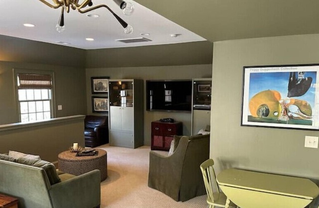 Myers Park Gem - Garage Apt