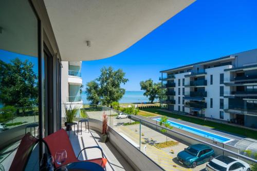 MyFlat Wave Botanic Apartment