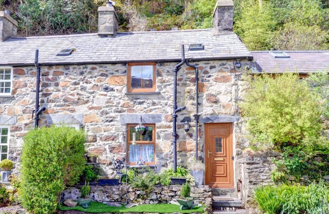 Situada en el pueblo de Beddgelert, en el norte de Gales, se encuentra esta casa de campo de mineros que data de