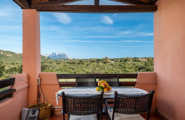 Myrsine 54 - flat overlooking Marina Maria and Tavolara