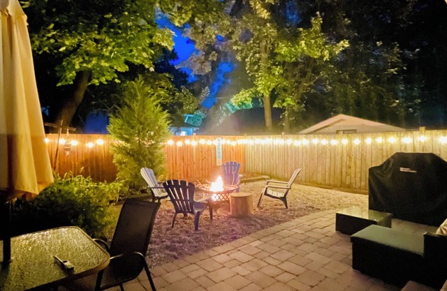 Myrtle's Paradise: 2BD 1BA Cozy Cottage Minutes to Crystal Beach