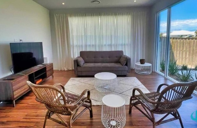 Mysig by the Bay - Modern home short walk to beach