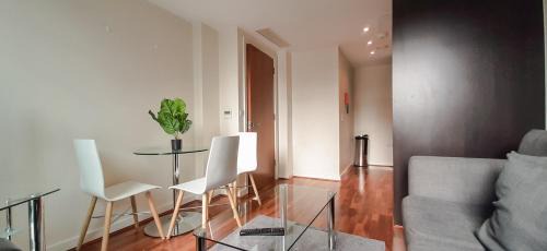MySquare Moorgate One Bedroom Apartment near lamb's Passage