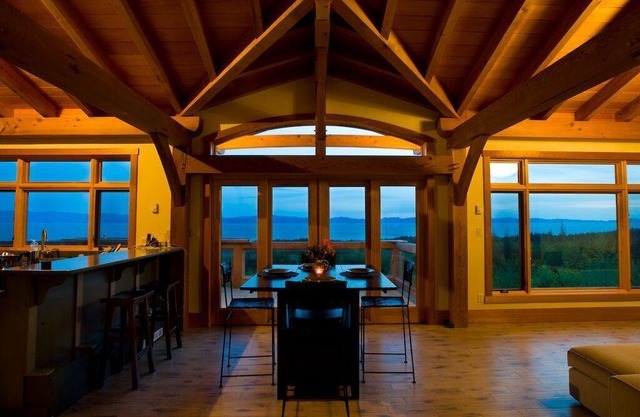 Marco de madera moderno inspirado en la costa oeste de la isla de Vancouver con bañera de hidromasaje