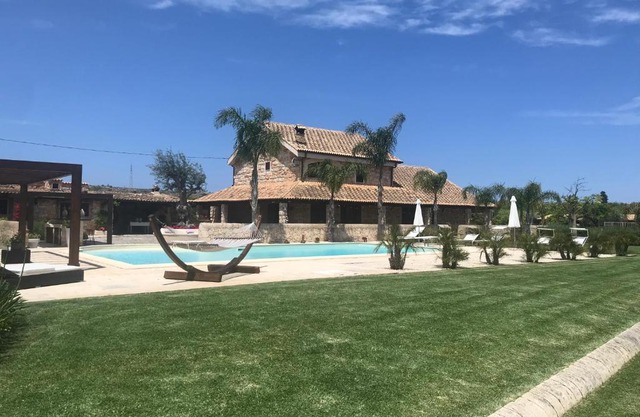 Mythos Holidays & Events