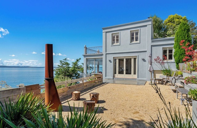 'Hakari' is a light filled, waterfront, spacious and serene home.