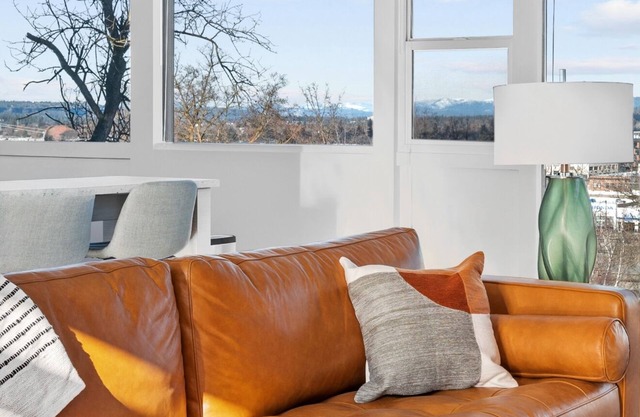 Mid Century Modern Living-Close to Hospitals Amazing City Skyline Views!