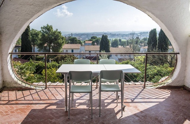 N116 - Numana, four-room apartment with wonderful sea view