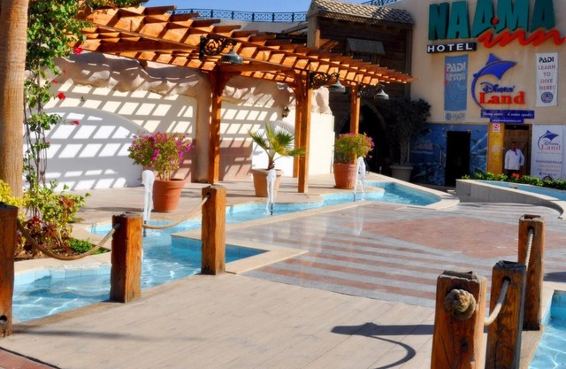 Naama Inn
