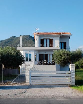 Nafpaktos Shingle Villa
