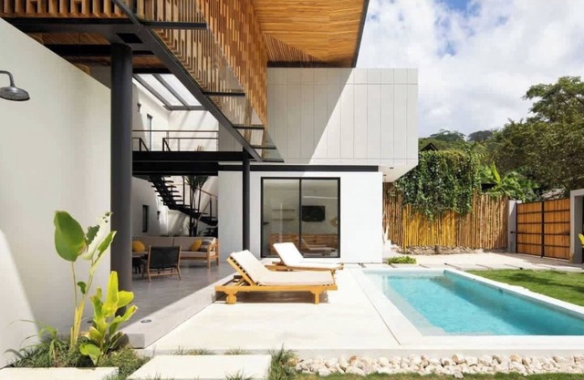 Naia Surf Villa East Walk