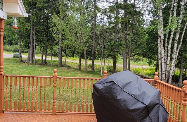Naini's Rental, 4 bedrooms, located on Deer Island, N.B. 5 mins from the water.