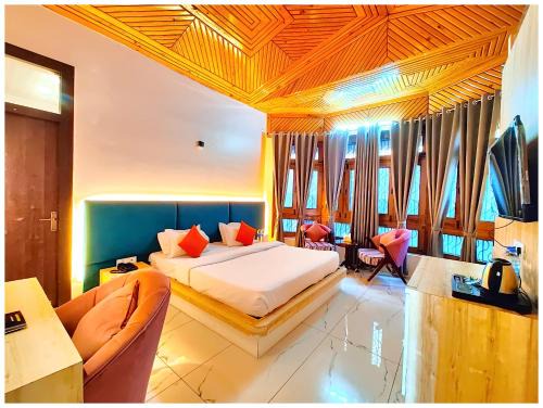 NAINITAL HOTEL A LUXURIOUS RESORT'S PRANAV! INN - Free Parking & Wi-fi - Restaurant & Room Service - Spacious & Comfortable Rooms With Hill View Available -Near Bhowali Road - Best Hotel In Nainital