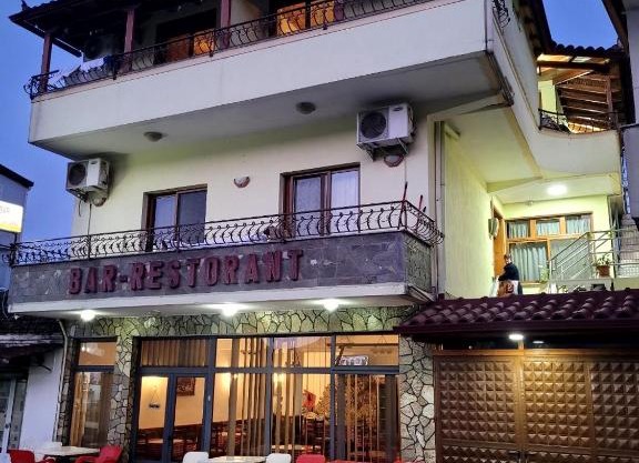 Nako Guest House bar&restaurants
