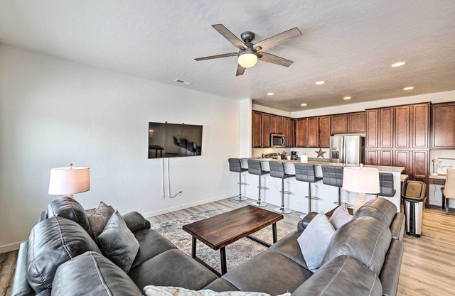 Nampa Townhome ~ 18 Mi to Downtown Boise!