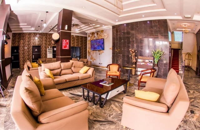 Nandas Hotel