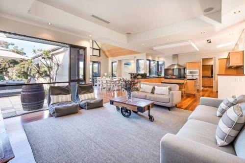 Nanga Mai Luxe Bushland Haven near Yallingup Beach