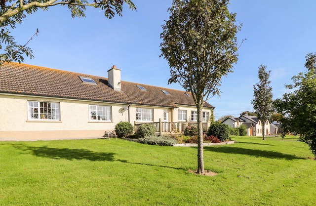NANNY’S, pet friendly, with open fire in Ballacolla, County Laois