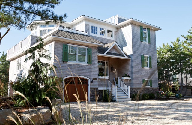 Casa de playa estilo Nantucket con piscina y spa a pasos del océano
