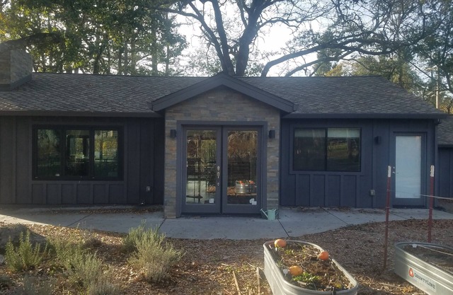 Napa Valley Vineyard Home on Howell Mountain - Minutes to award-winning wineries
