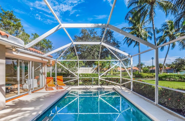 Naples Villa w/private pool